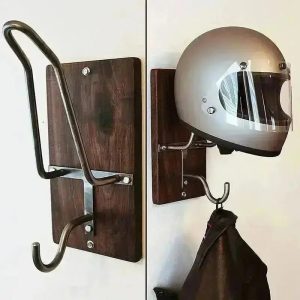 Suporte de madeira para capacete metálico